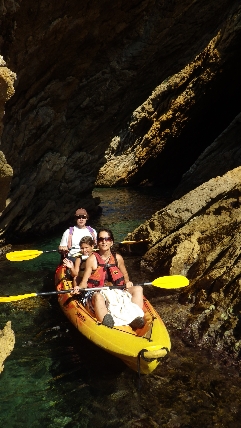 DESTINATION CALANQUES canoe Kayak MARSEILLE et kayak Cassis avec guide et LOCATION KAYAK CASSIS