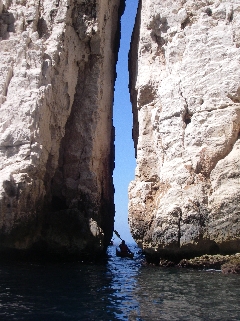 DESTINATION CALANQUES canoe Kayak MARSEILLE et kayak Cassis avec guide et LOCATION KAYAK CASSIS
