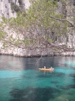 DESTINATION CALANQUES canoe Kayak MARSEILLE et kayak Cassis avec guide et LOCATION KAYAK CASSIS