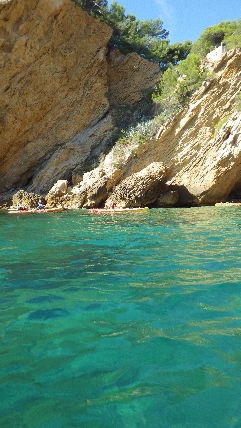 DESTINATION CALANQUES canoe Kayak MARSEILLE et kayak Cassis avec guide et LOCATION KAYAK CASSIS